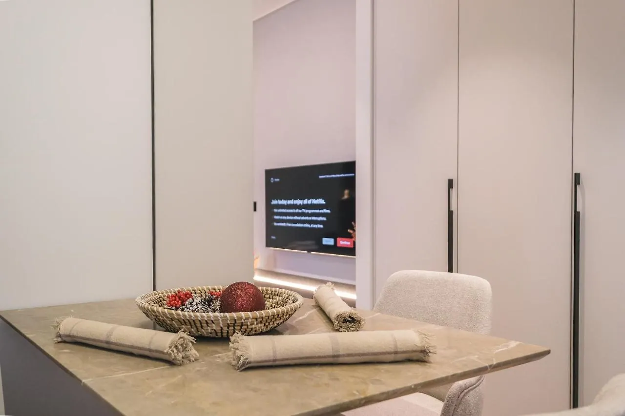 Two Steps Apartments تيرانا