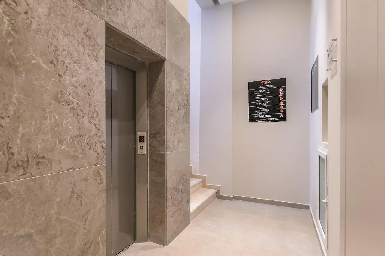 Two Steps Apartments تيرانا