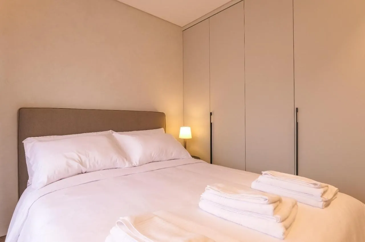 Two Steps Apartments تيرانا