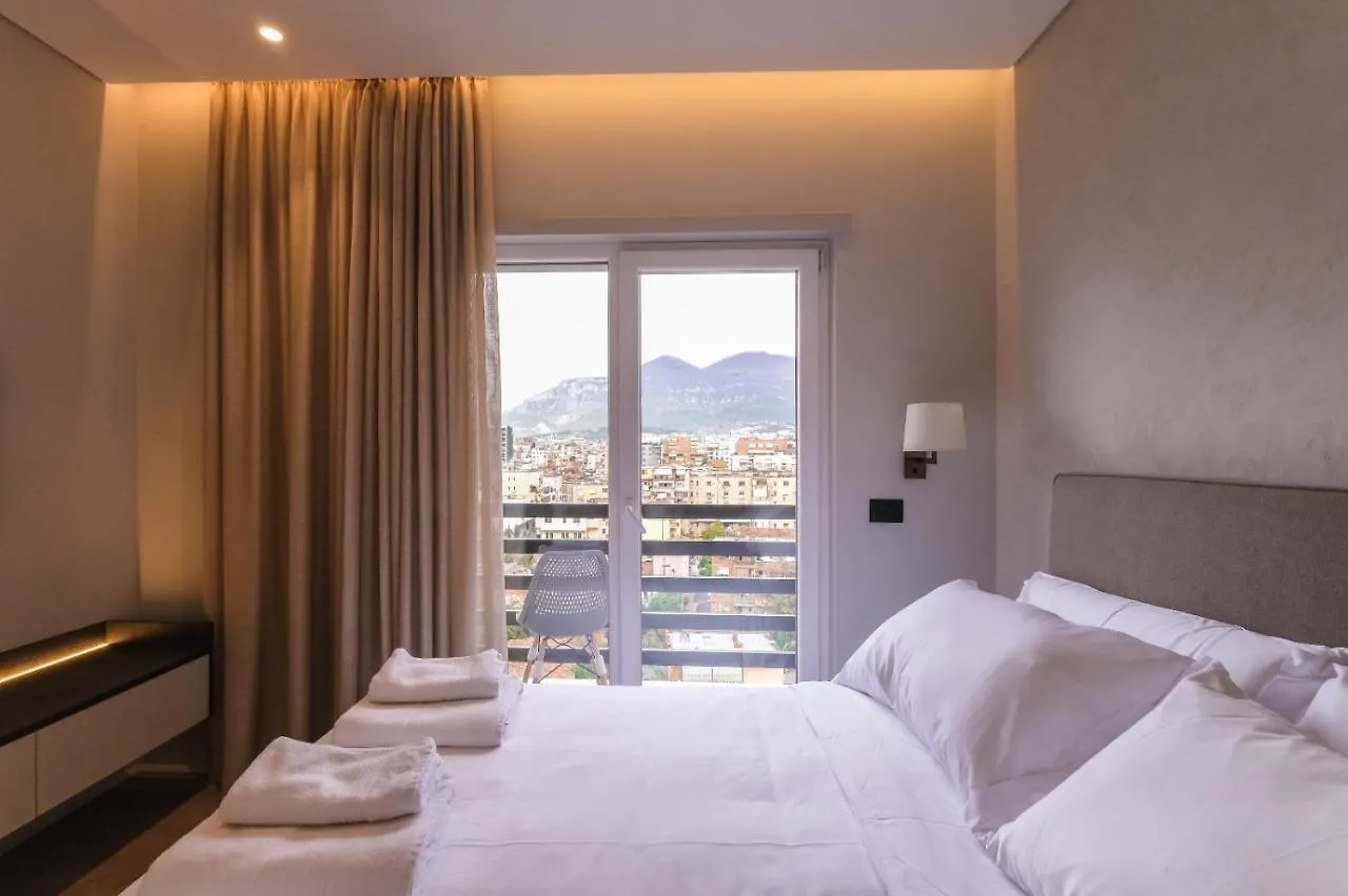 Two Steps Apartments تيرانا
