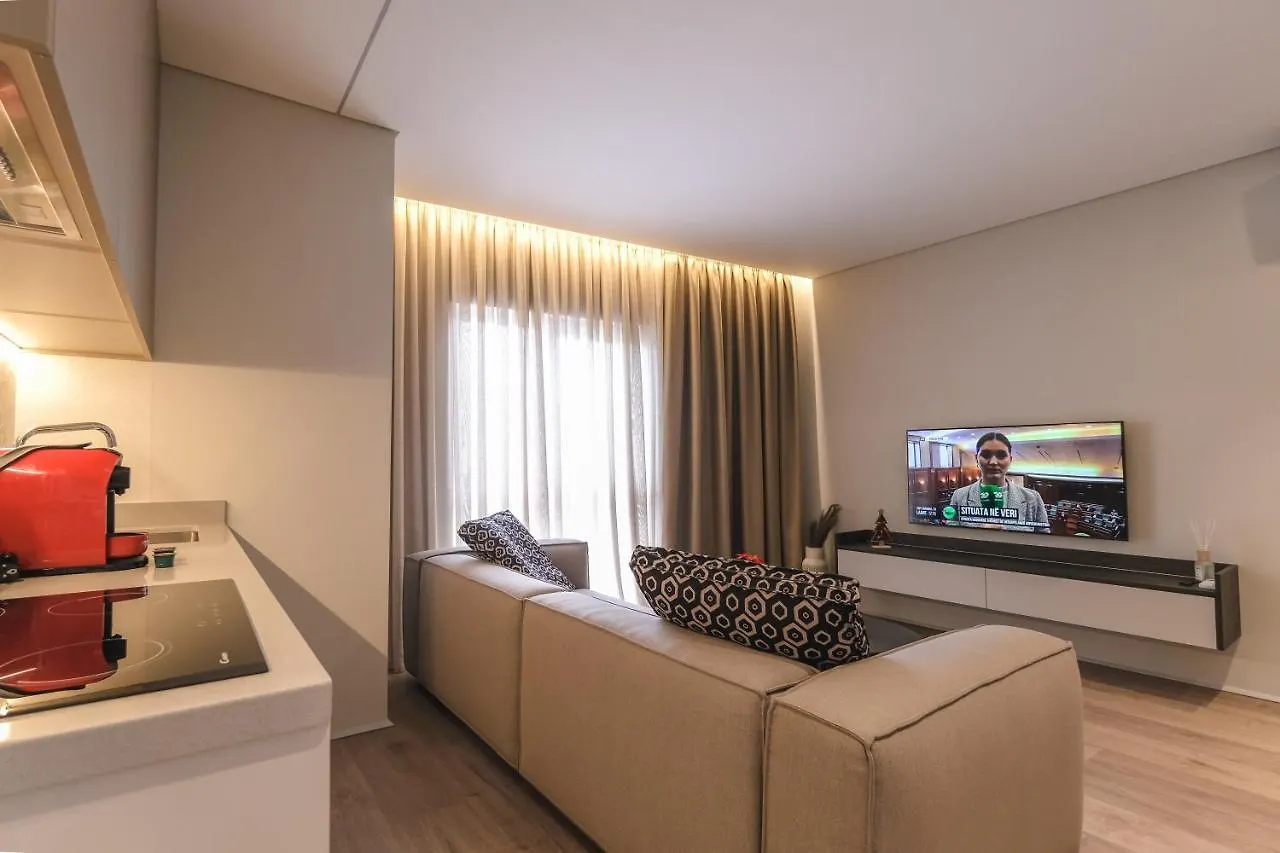 Two Steps Apartments تيرانا