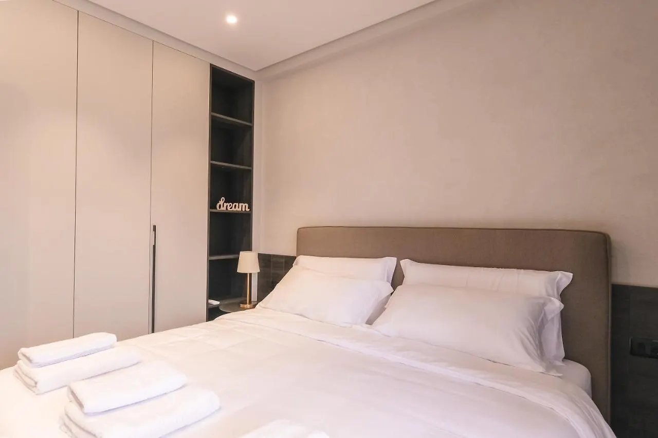 Two Steps Apartments تيرانا