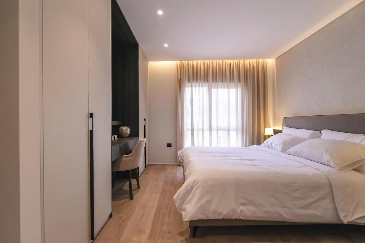Two Steps Apartments تيرانا
