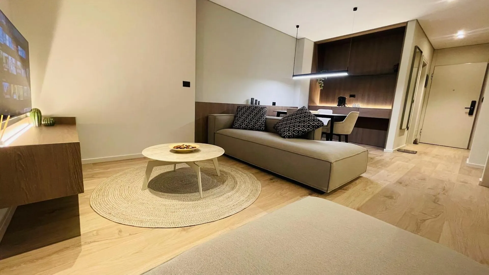 Two Steps Apartments تيرانا