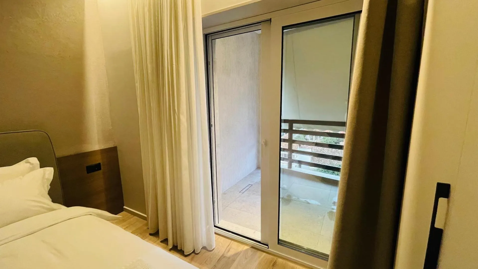 Two Steps Apartments تيرانا 0*,  ألبانيا